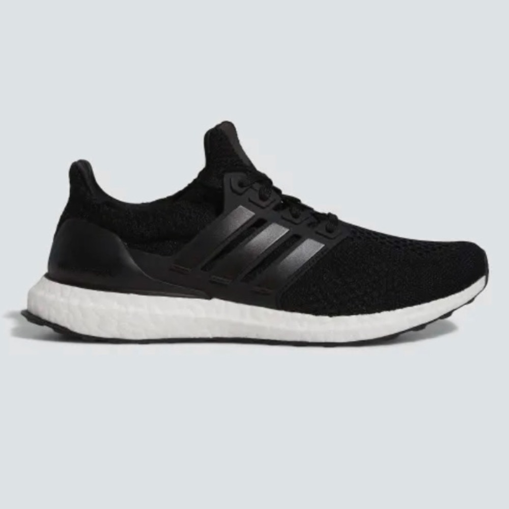 Adidas ultraboost women's 5.0 DNA, size 10